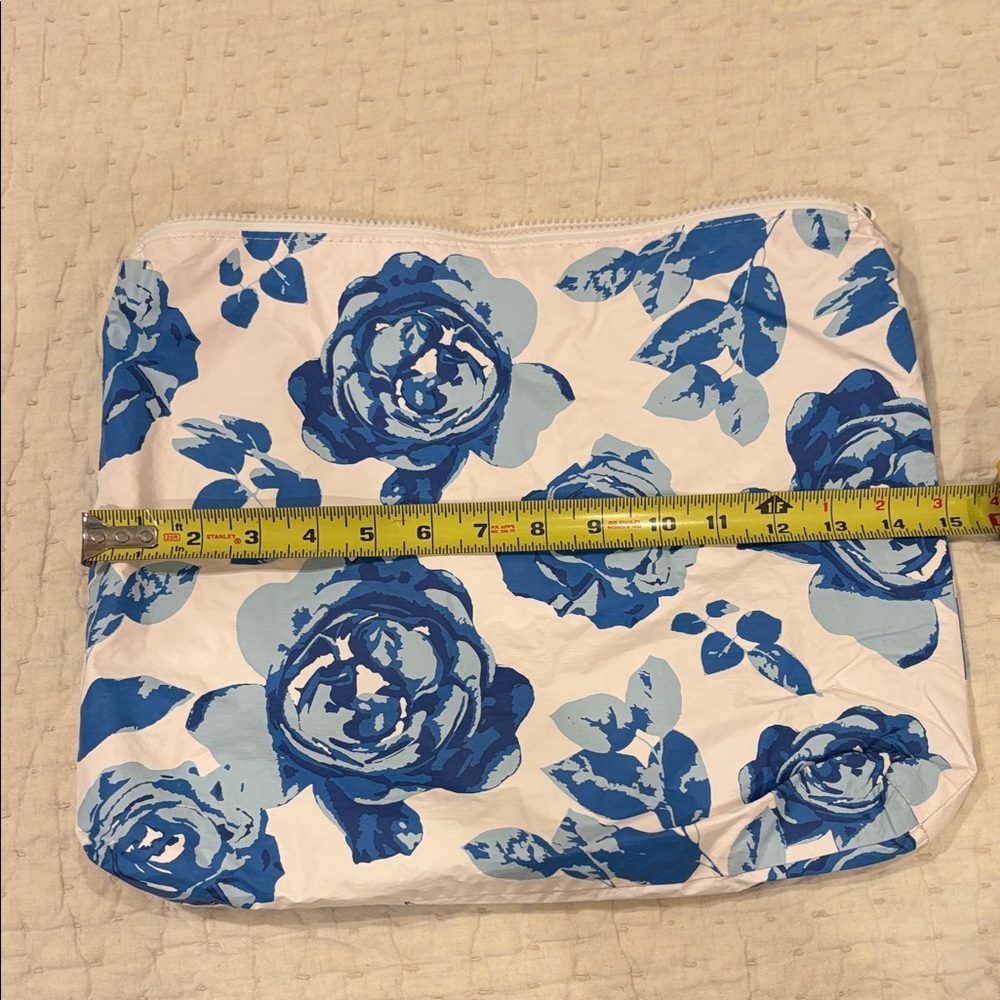 Aloha brand All Floral Blue and White Pouch in EUC!
